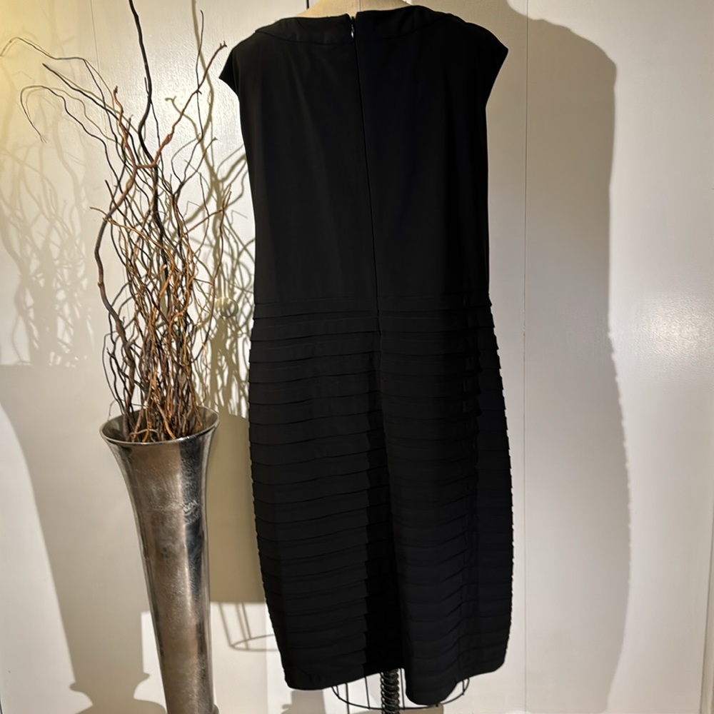 Adriana Papell Cocktail dress with beaded neckline - Picture 5 of 8